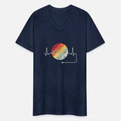 Gildan 'Herzschlag Für Elektroauto Retro Elektromobilität' Männer-T-Shirt Mit V-Ausschnitt | Spreadshirt -Steman Clothing Shop herzschlag fuer elektroauto retro elektromobilitaet maenner t shirt mit v ausschnitt 2